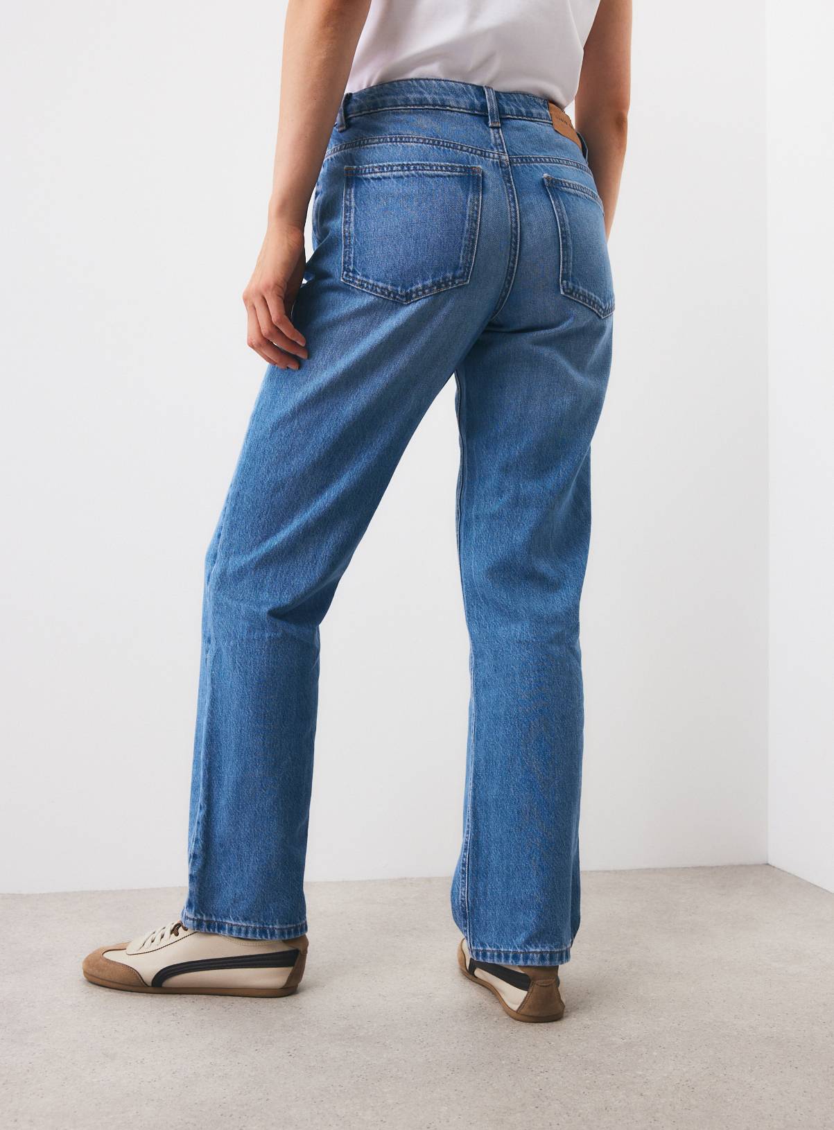 Mid Wash Relaxed Straight Jeans 18L - Image 4